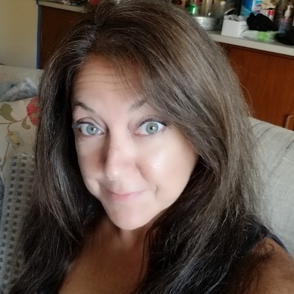 Meet your Posher, Pamela - Picture 2 of 3